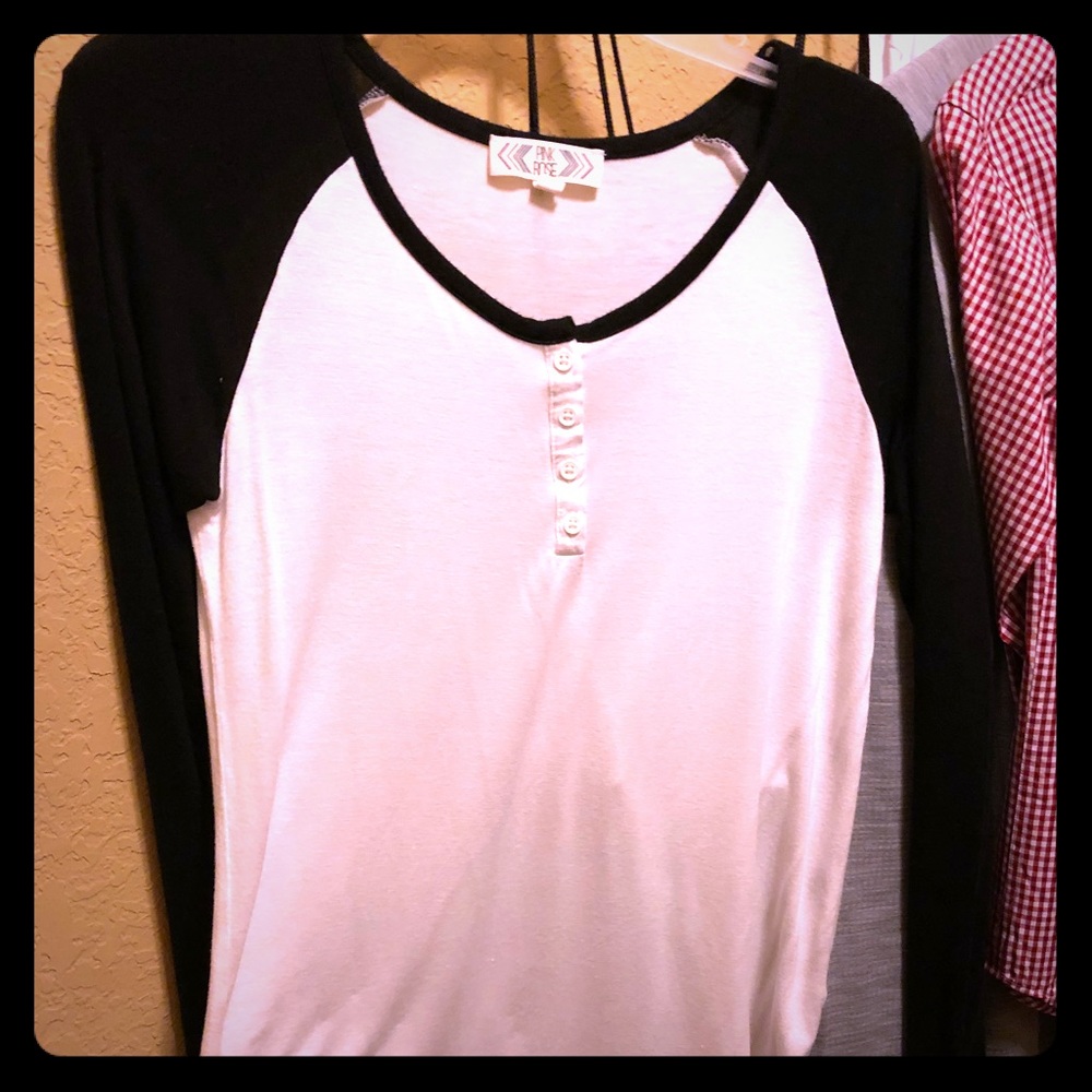 Baseball shirt black and white